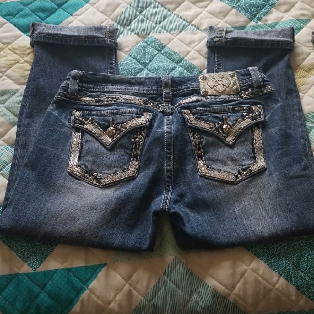 Miss Me capris size 32 mid-rise. Easy crop